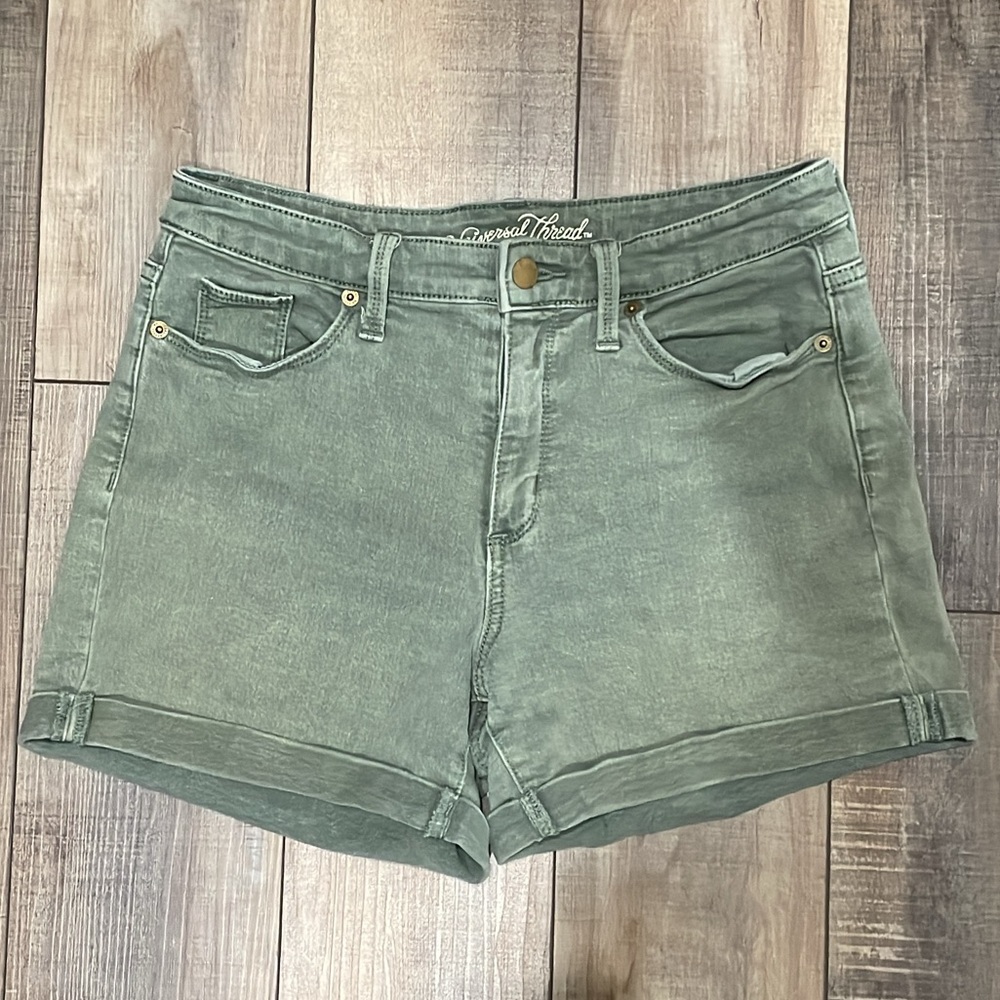 Stretchy olive denim shorts